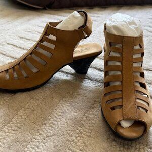 Arche Soexor Sandals tan suede size 37 (6.5-7)